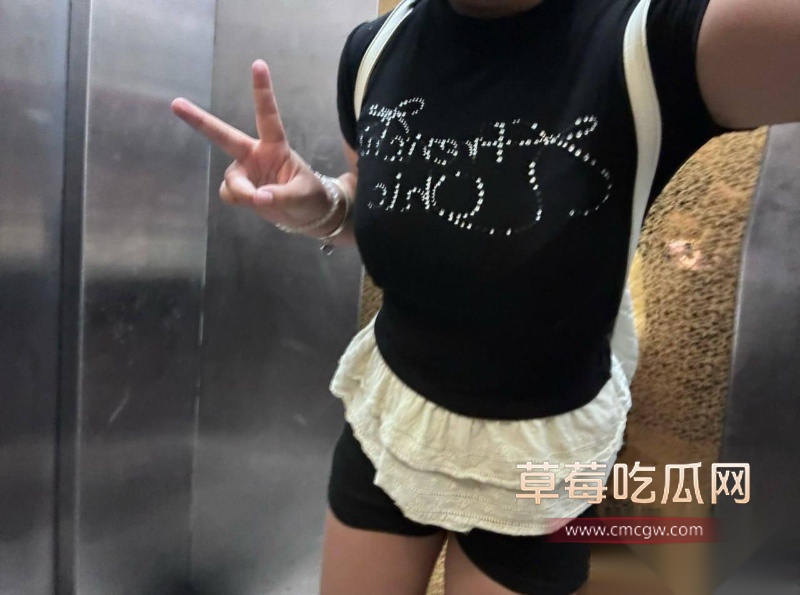 推特高中生嫩妹甜水耶耶 8 推特高中生嫩妹甜水耶耶 8