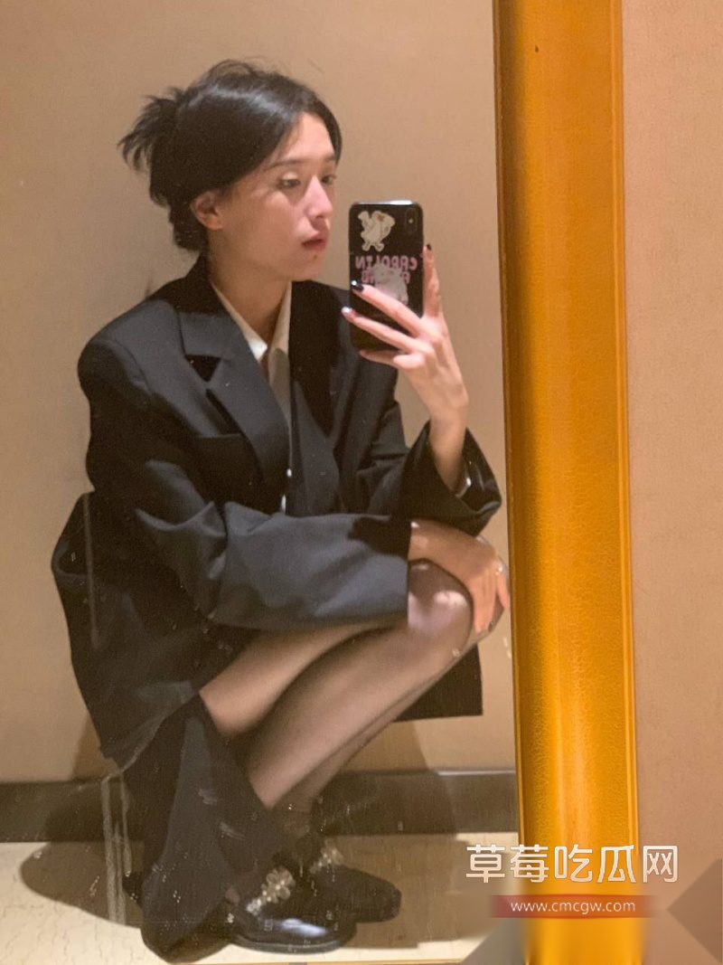 湖南大学 李晴 用红唇细细的清理男友的肉 3 湖南大学 李晴 用红唇细细的清理男友的肉 3