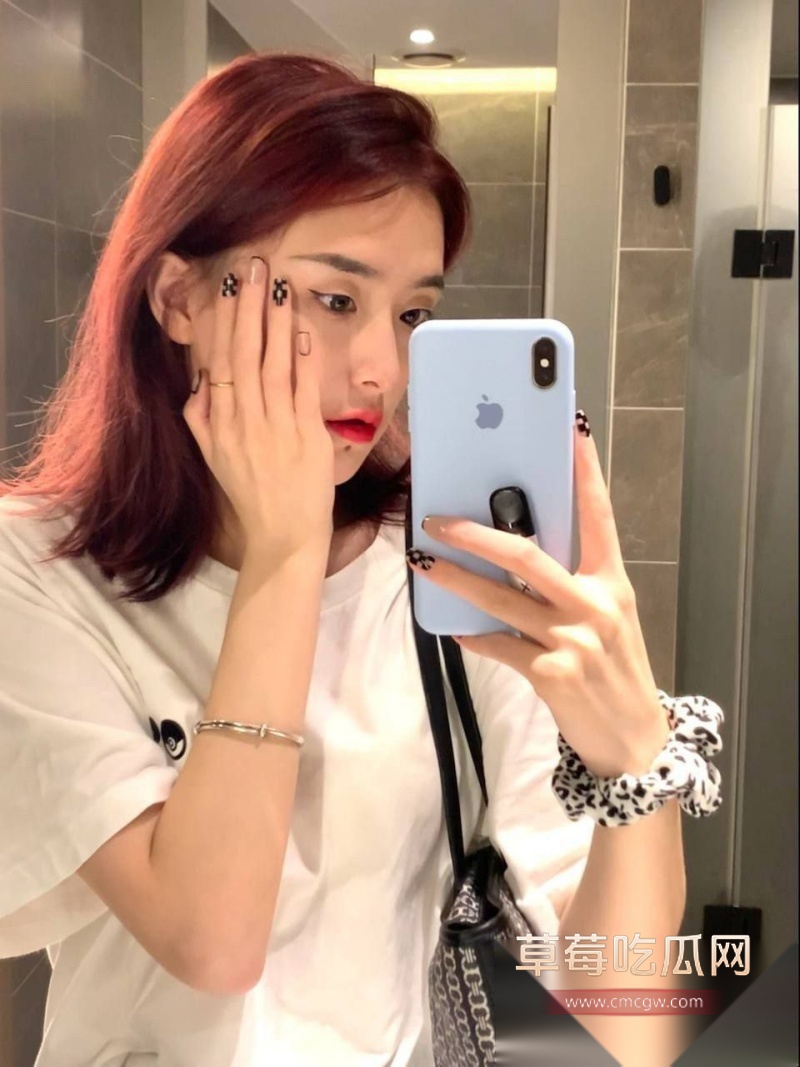 湖南大学 李晴 用红唇细细的清理男友的肉 4 湖南大学 李晴 用红唇细细的清理男友的肉 4