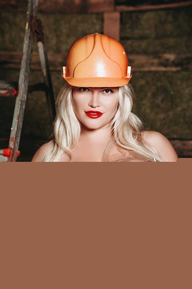 Olyria Roy的火辣大胸软色情挑逗 9