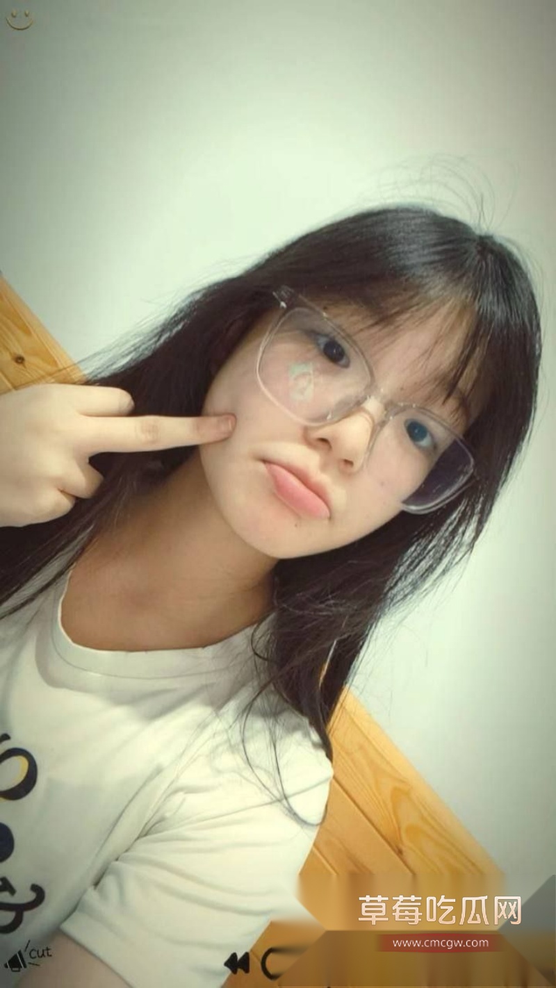 顶级颜值眼镜妹女大学生 莹莹 2 顶级颜值眼镜妹女大学生 莹莹 2