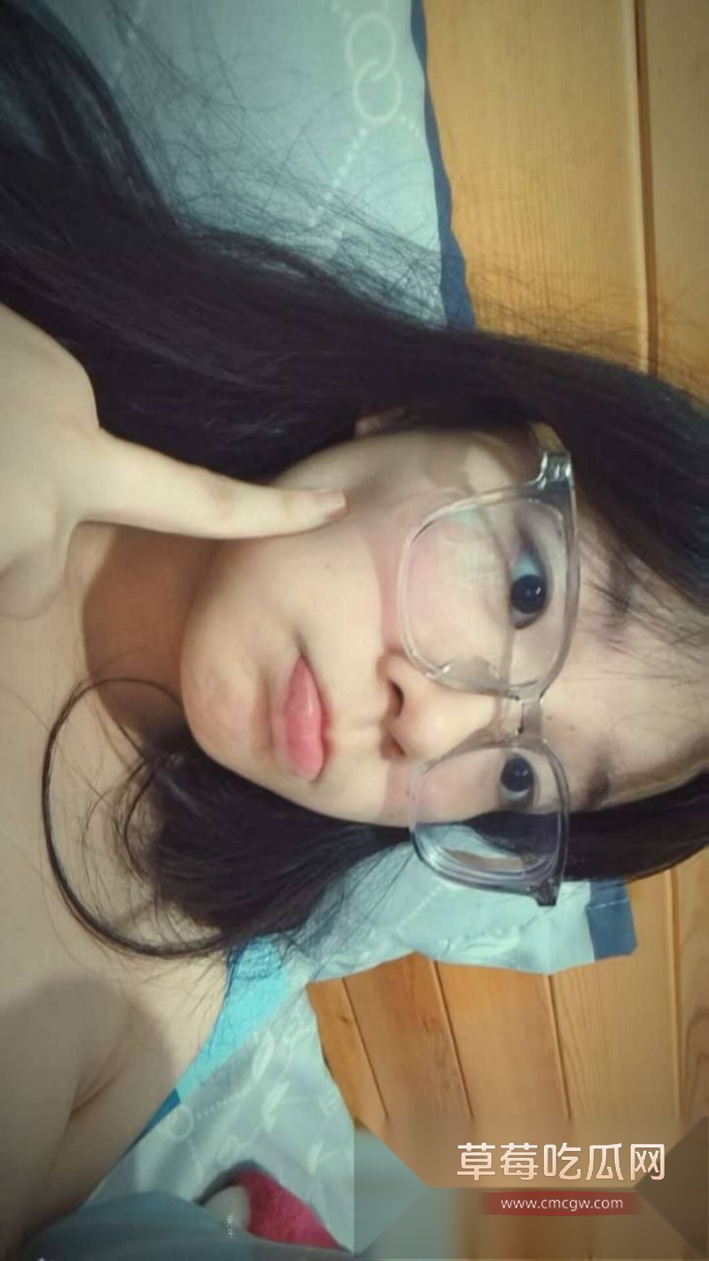 顶级颜值眼镜妹女大学生 莹莹 5 顶级颜值眼镜妹女大学生 莹莹 5