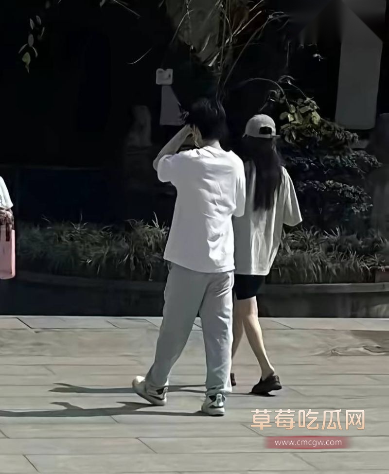 女主持潇潇出轨487详细经过31