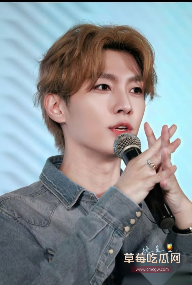 台湾男明星炎亚纶照片3 台湾男明星炎亚纶照片3