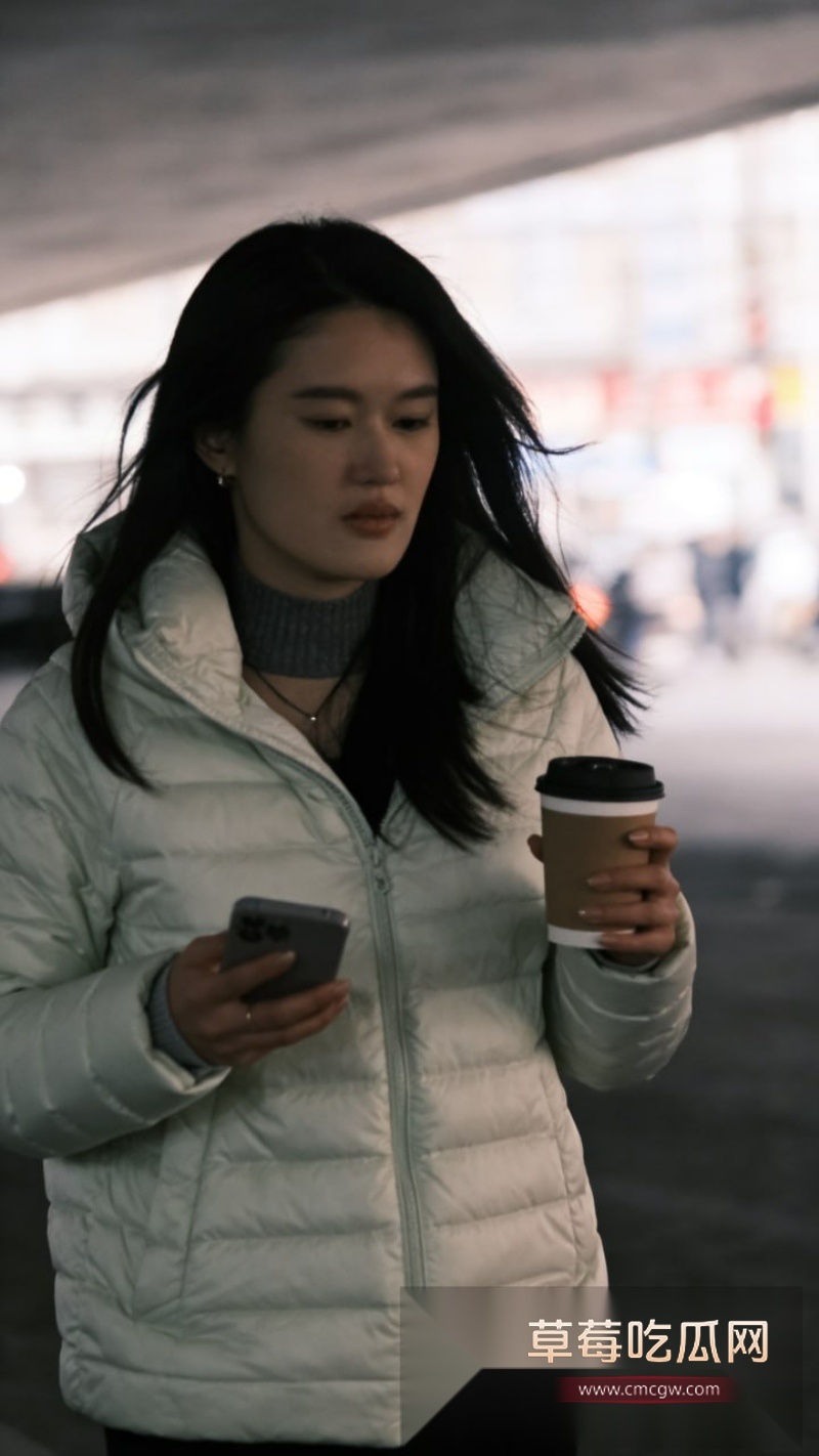 郑州奔驰E300L出轨哥火了 原配大马路上捉奸渣男  11