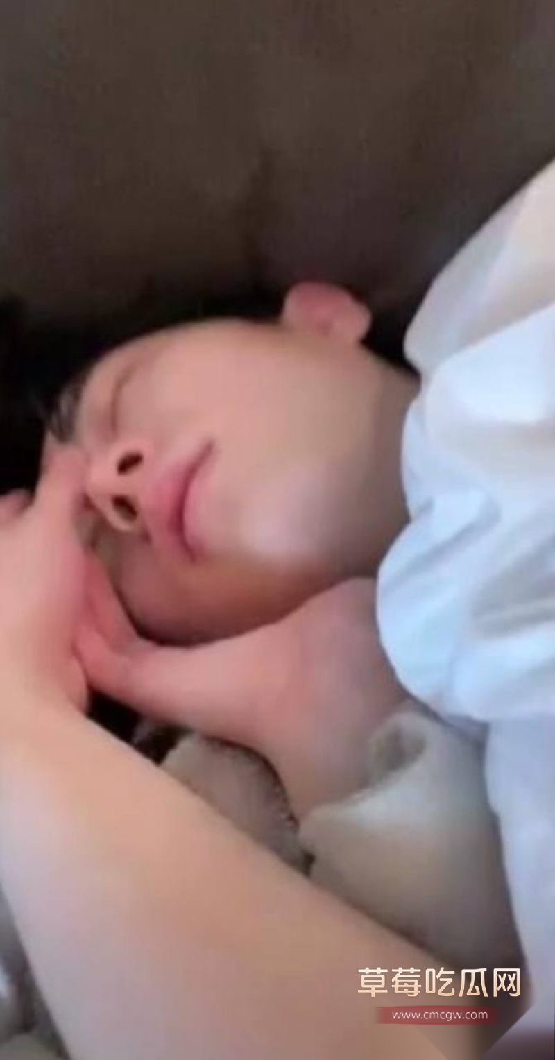 千万粉丝女网红温精灵彻底翻车 14