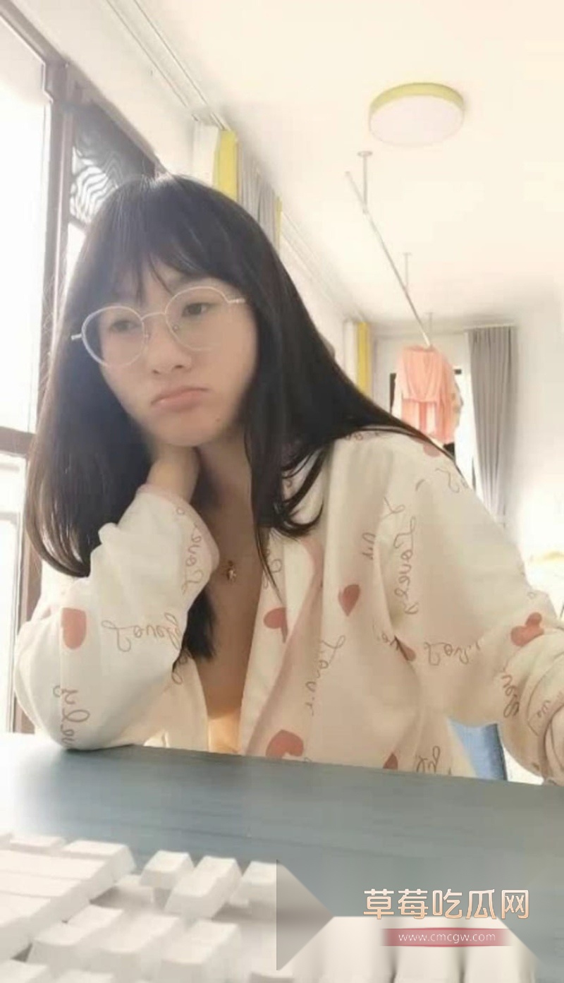 小学语文老师办公室露出 7