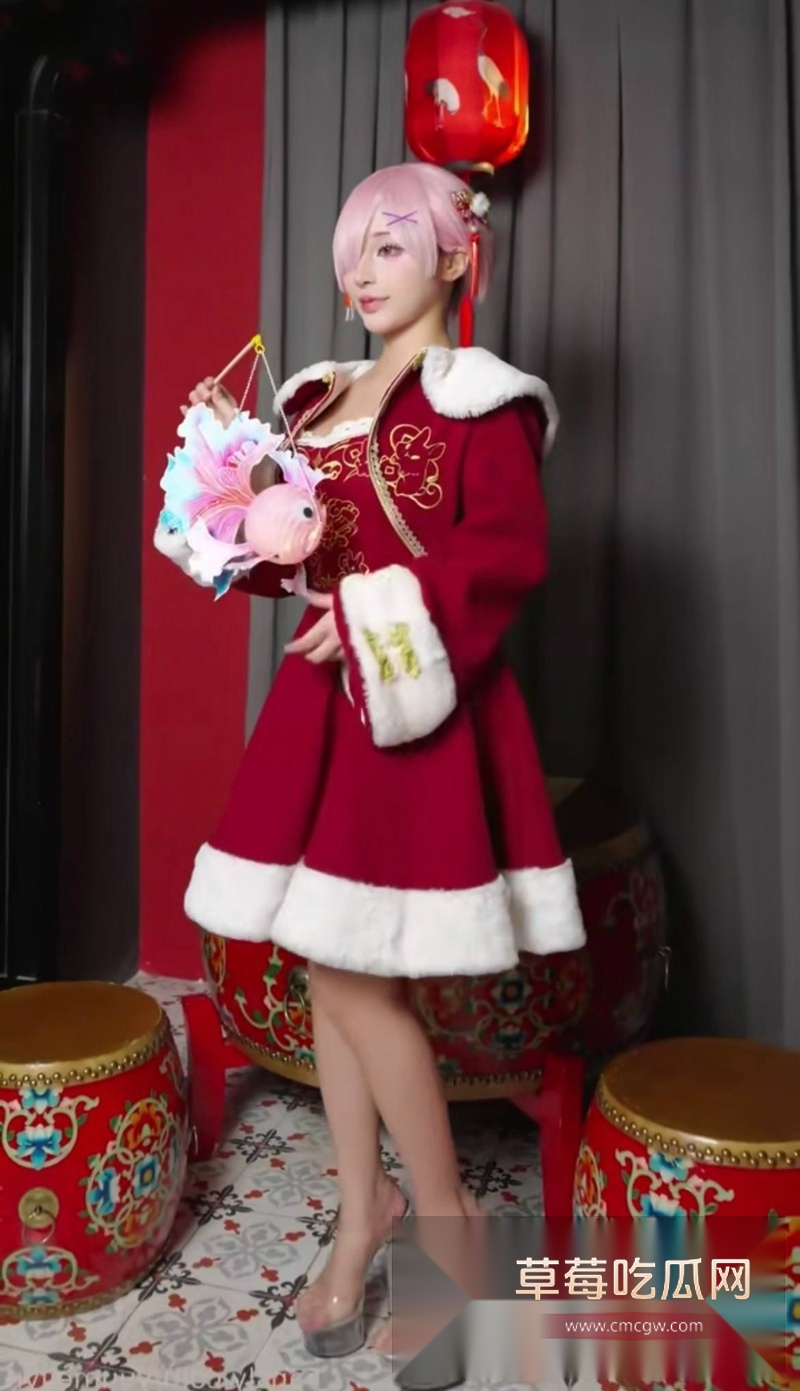 新春cos高颜值巨乳少女yuumeilyn 1