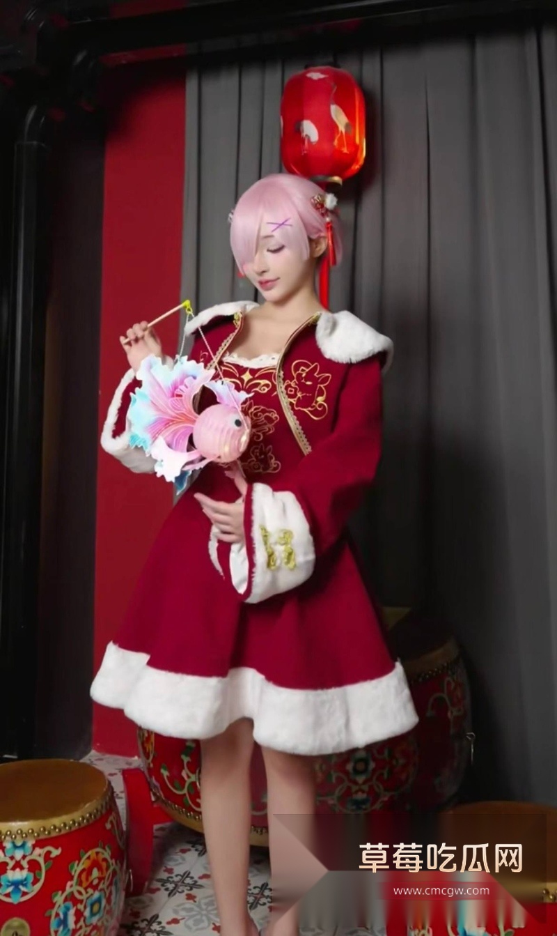 新春cos高颜值巨乳少女yuumeilyn 2