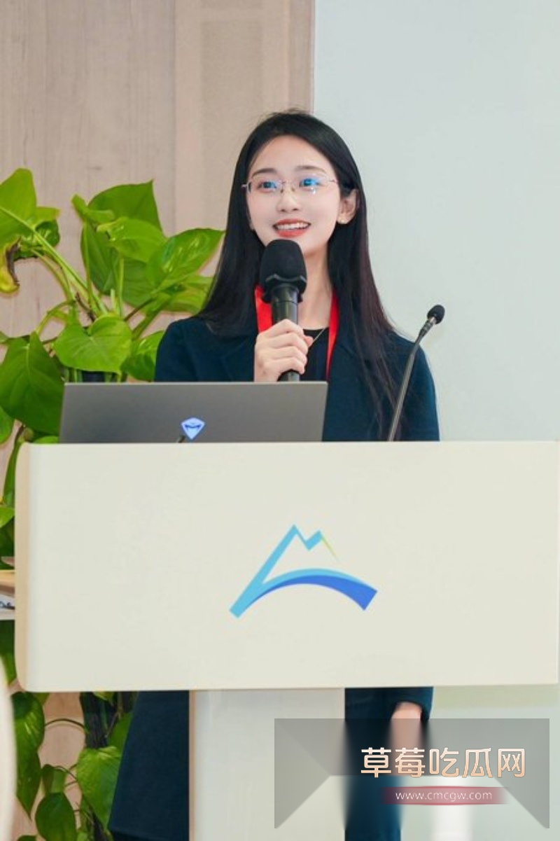 上海体育局财务处科员邢娜 2