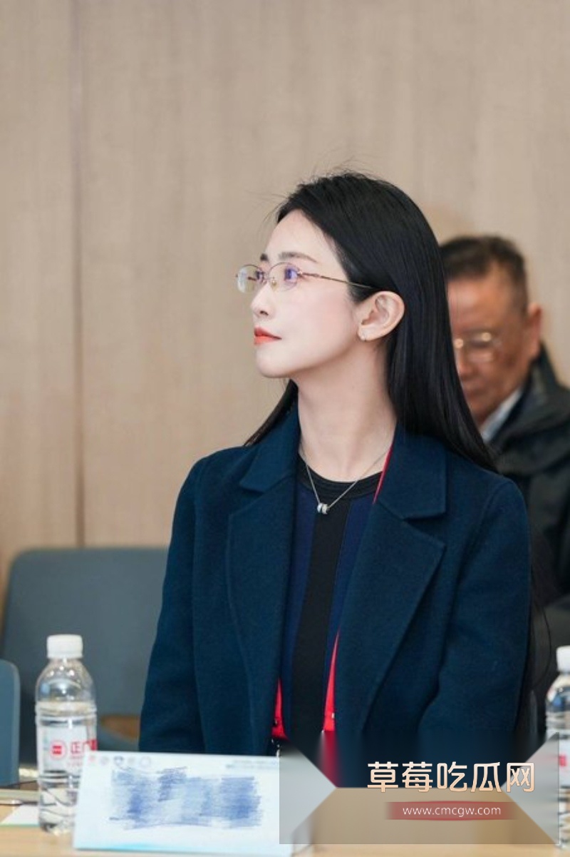 上海体育局财务处科员邢娜 3