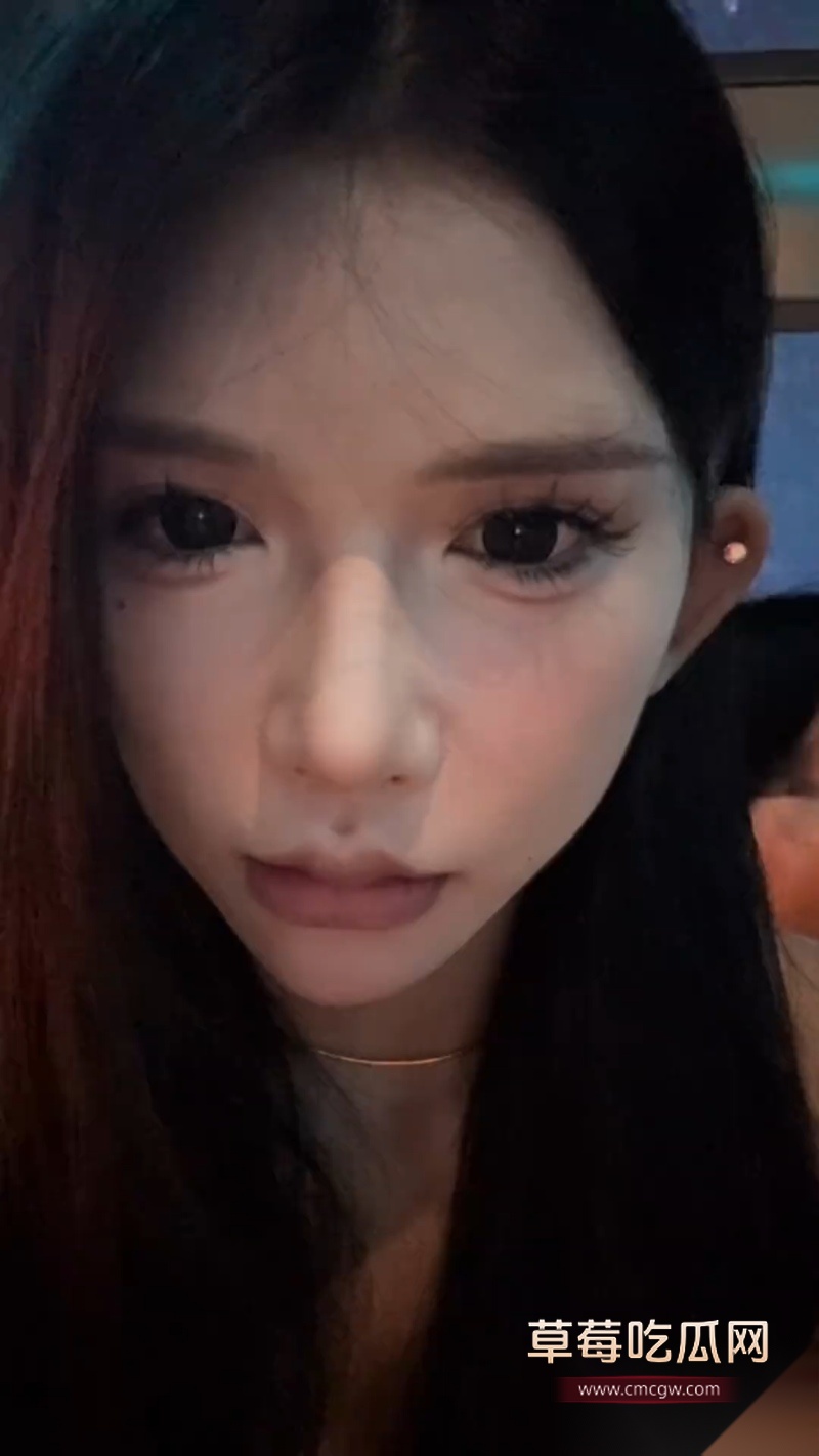 网红umi从柬埔寨一枝花沦为疯癫大妈 15