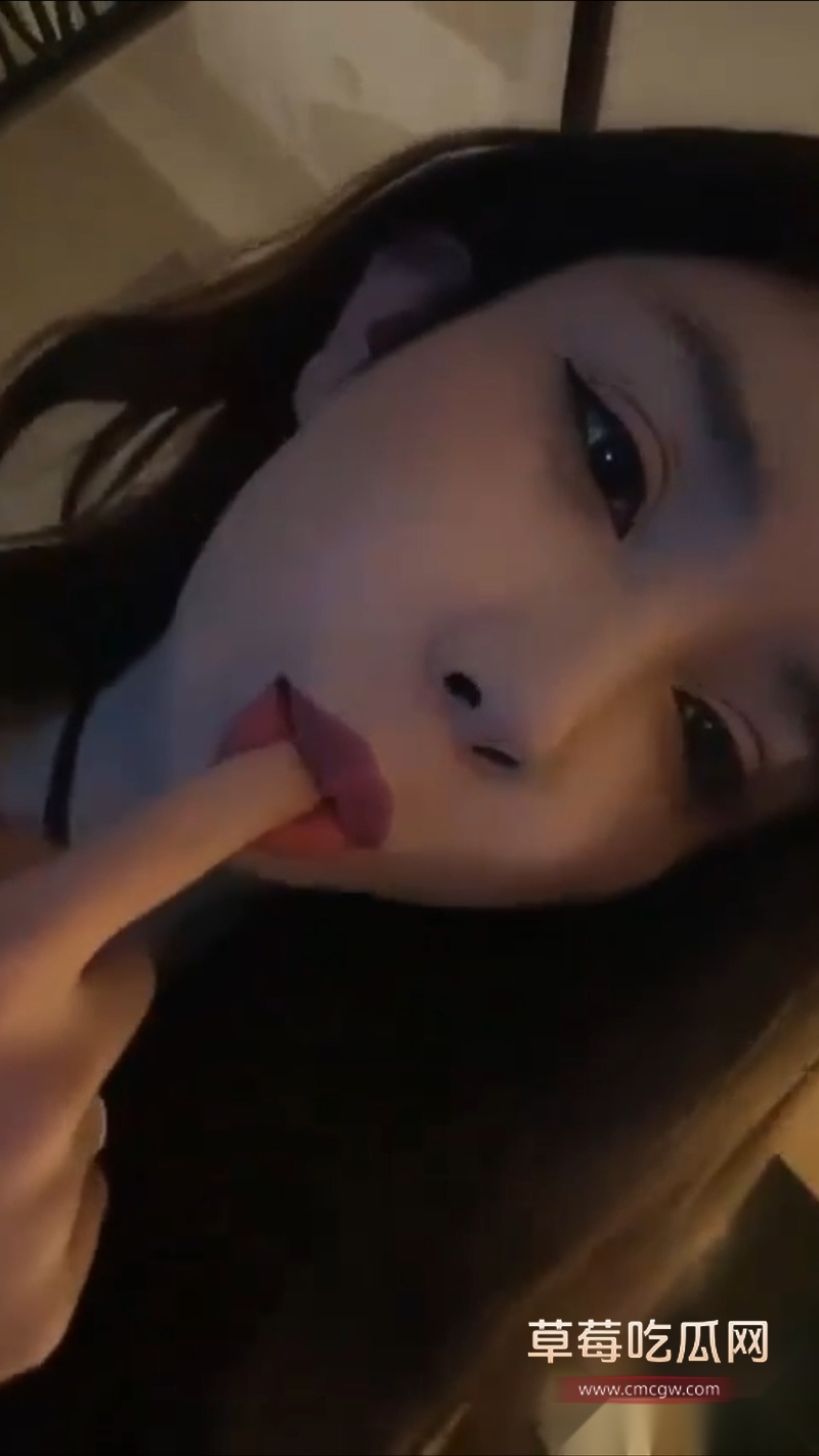 网红umi从柬埔寨一枝花沦为疯癫大妈 8