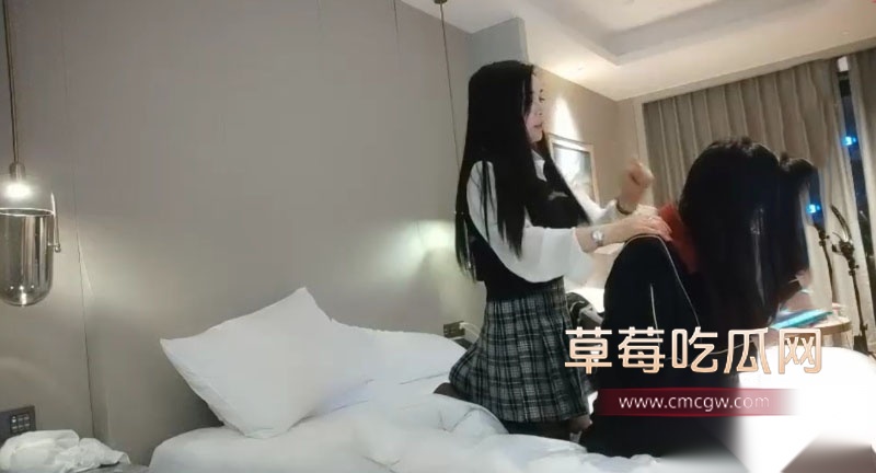 新一代女探花帅哥扛不住两姐妹的玩弄 3