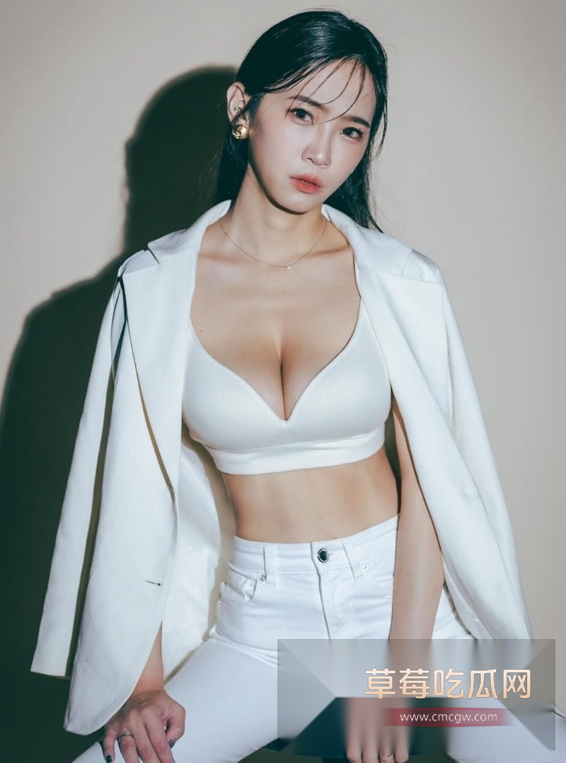 超漂亮短发巨乳网美麦麦家用摄像头遭黑客破解 9