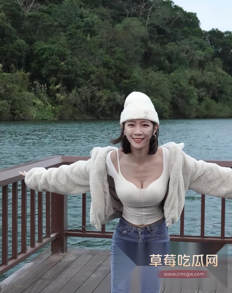 超漂亮短发巨乳网美麦麦家用摄像头遭黑客破解 11