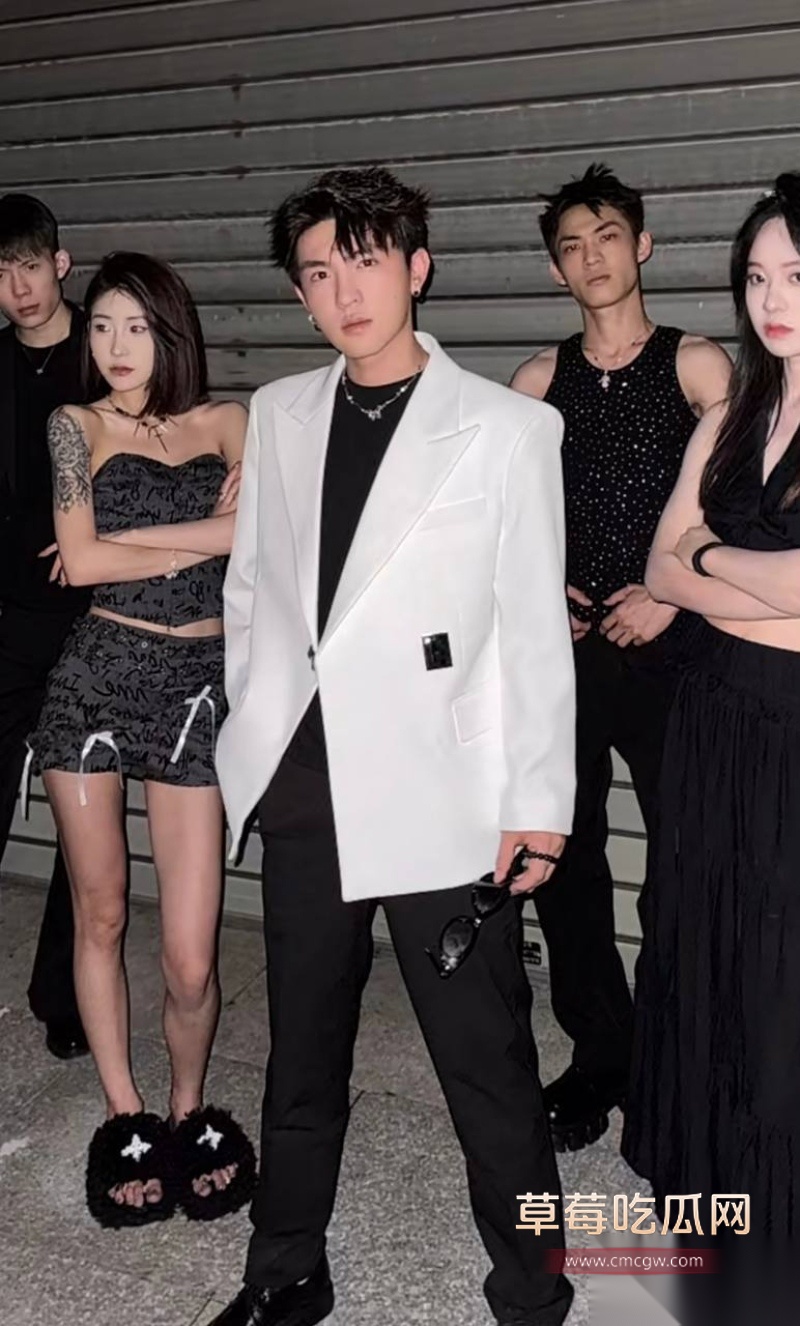 快手770万粉丝金牌志虎被曝恋爱中偷吃 15