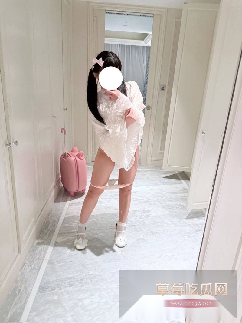 推特微微胖高颜值双马尾少萝 8