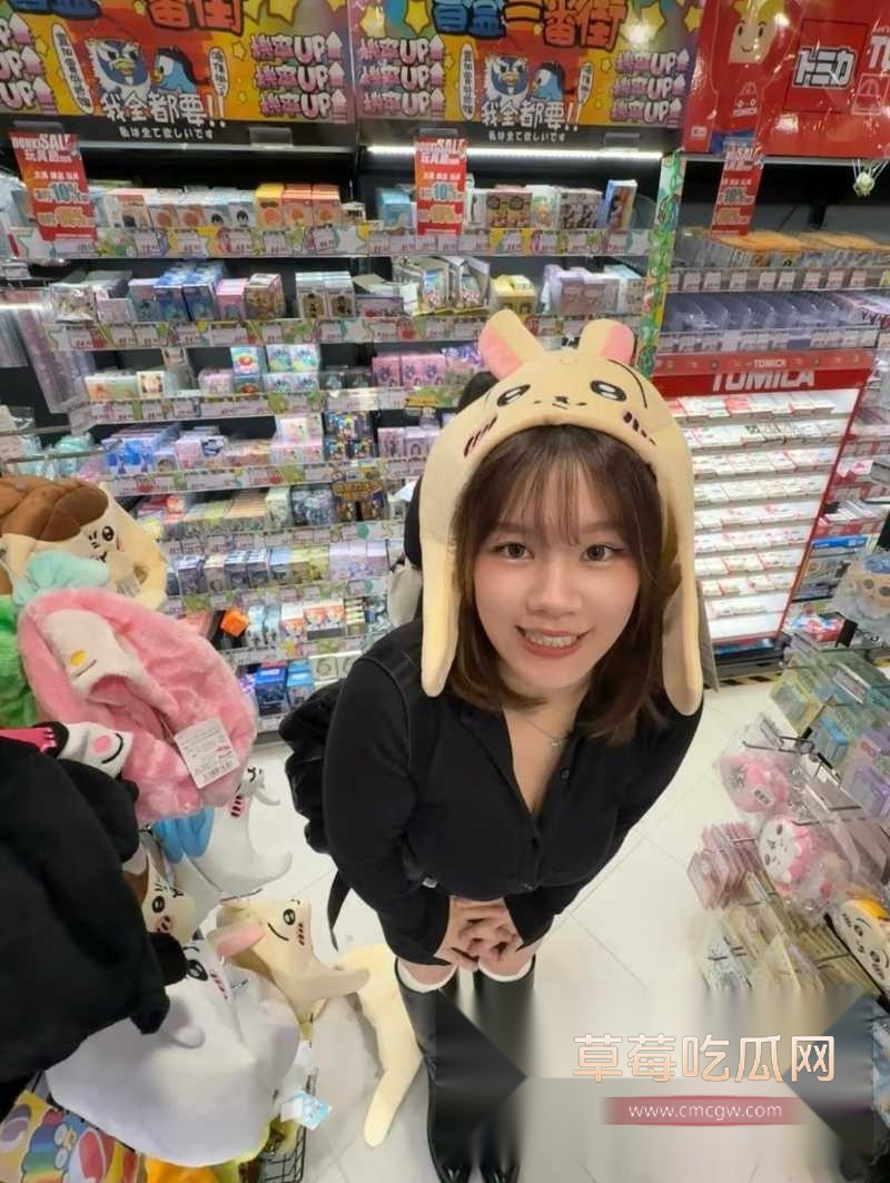 超漂亮巨乳短发齐刘海餐厅驻唱歌手 4