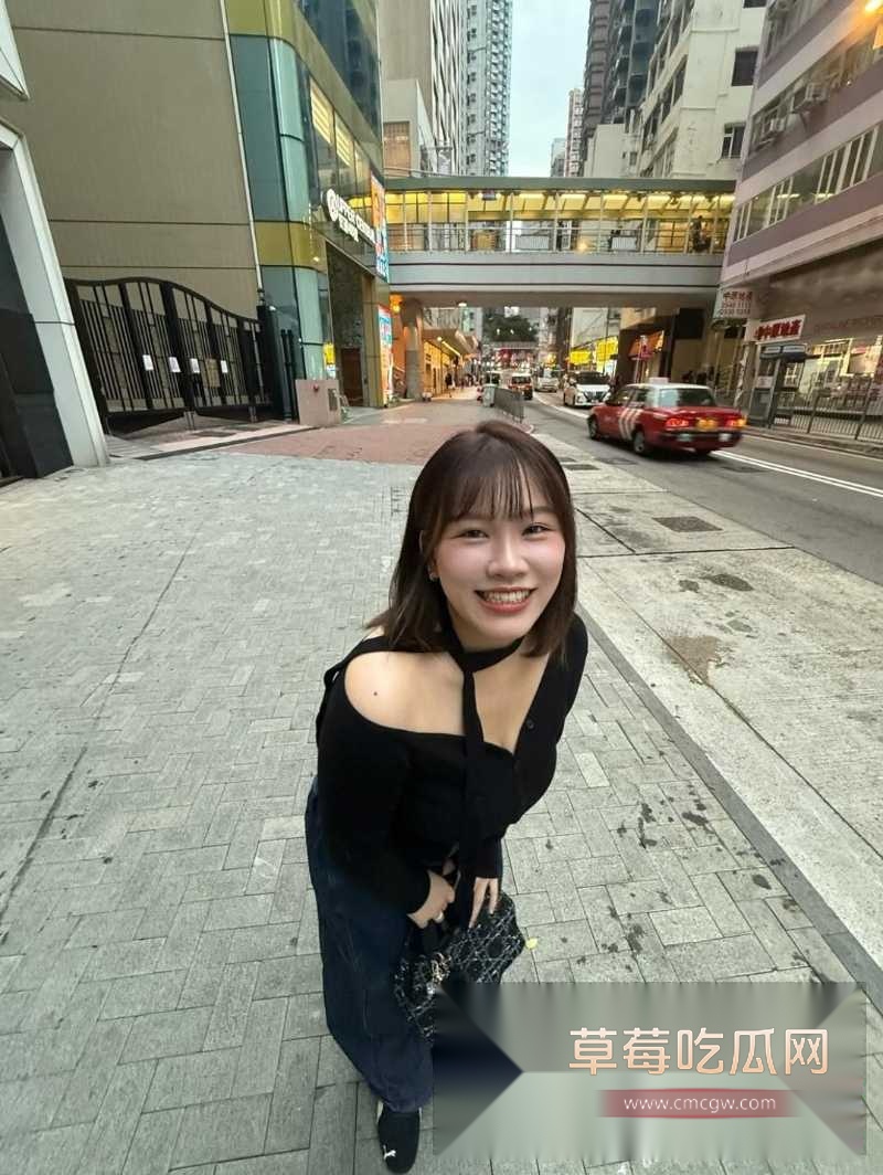 超漂亮巨乳短发齐刘海餐厅驻唱歌手 6