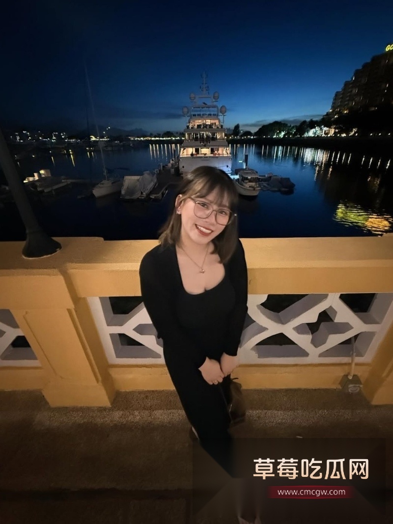 超漂亮巨乳短发齐刘海餐厅驻唱歌手 8