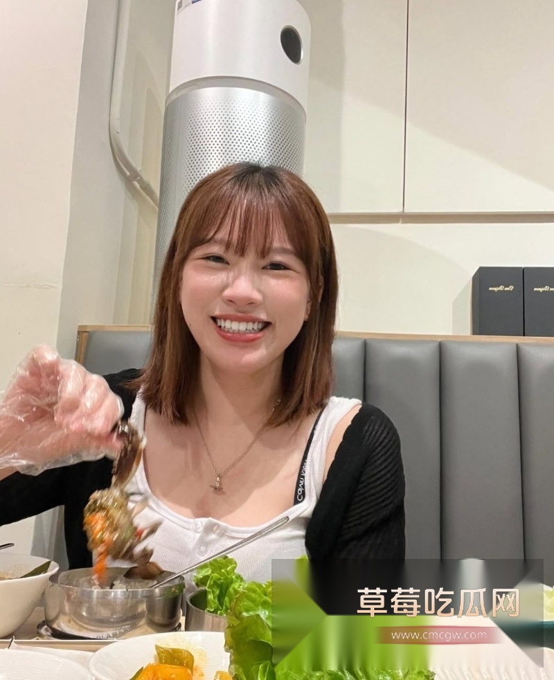 超漂亮巨乳短发齐刘海餐厅驻唱歌手 12