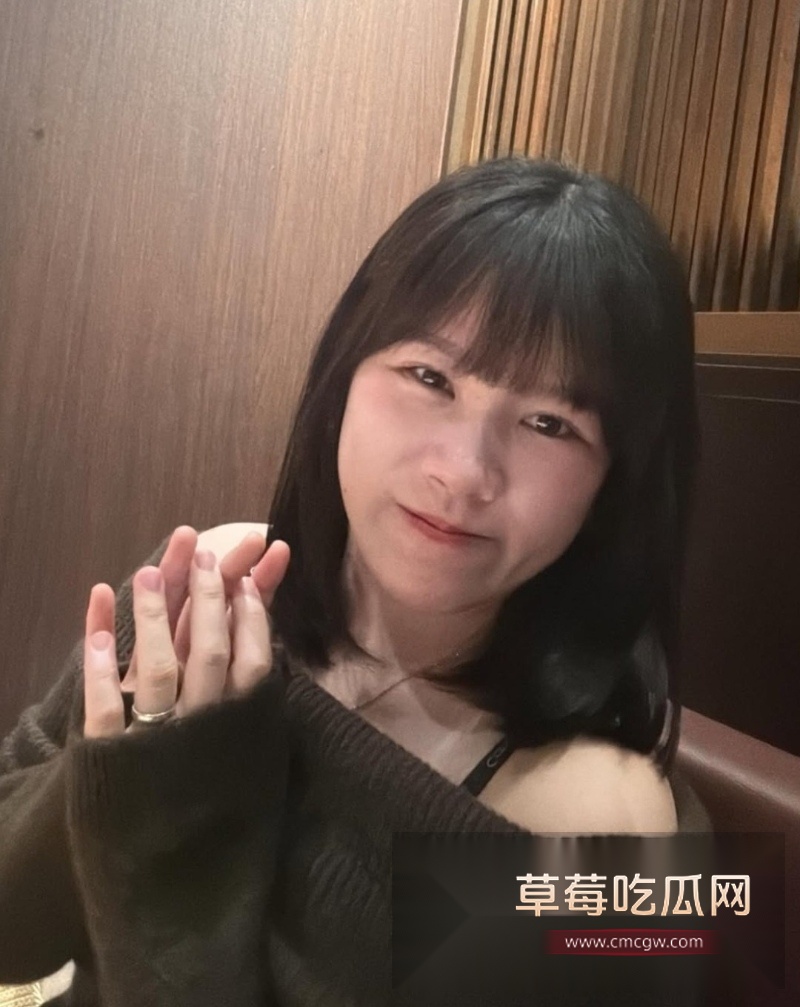 超漂亮巨乳短发齐刘海餐厅驻唱歌手 14