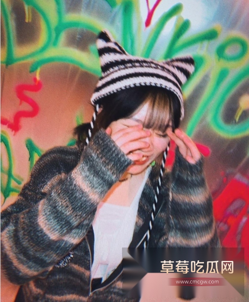 超漂亮巨乳短发齐刘海餐厅驻唱歌手 15