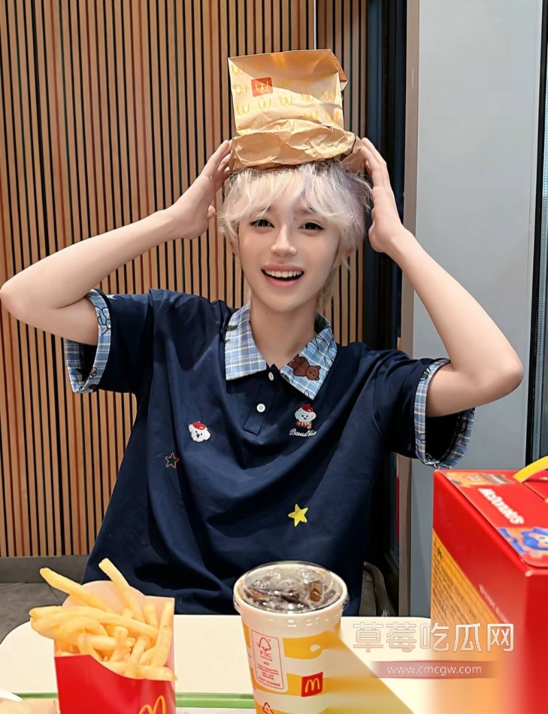 全网60w粉TS网红选妃睡粉 12