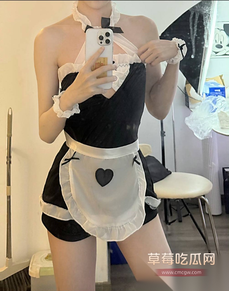 全网60w粉TS网红选妃睡粉 24