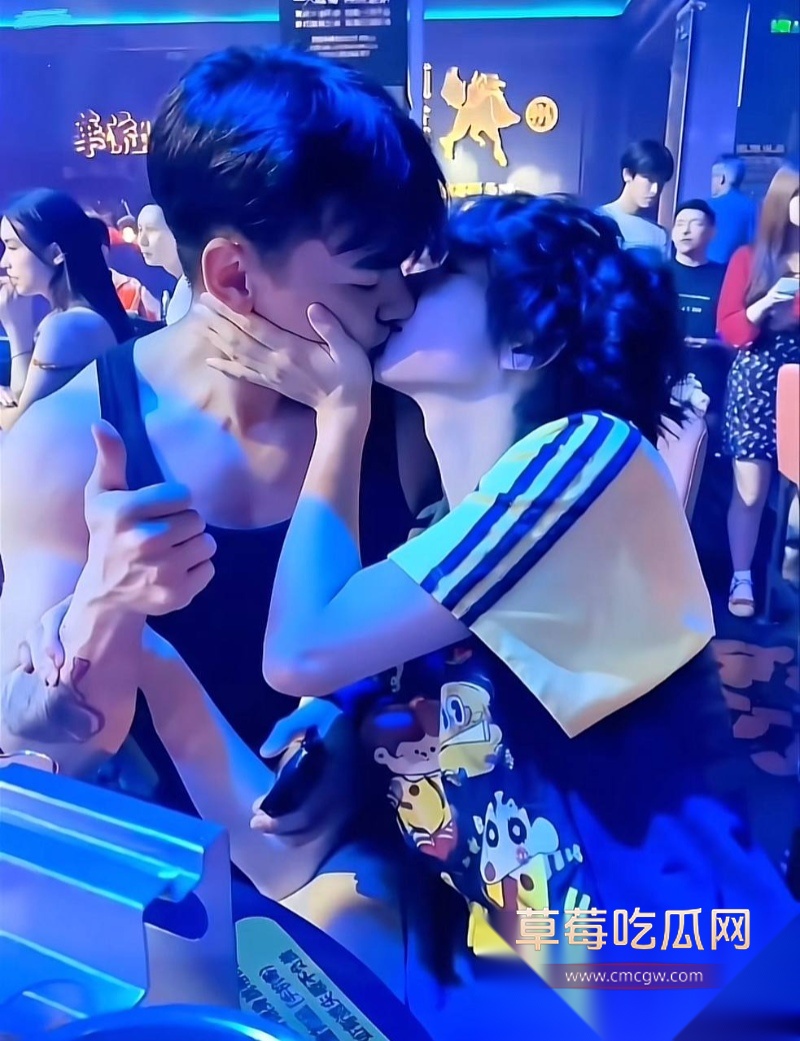 全网60w粉TS网红选妃睡粉 47