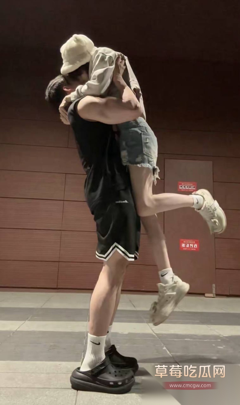 全网60w粉TS网红选妃睡粉 48