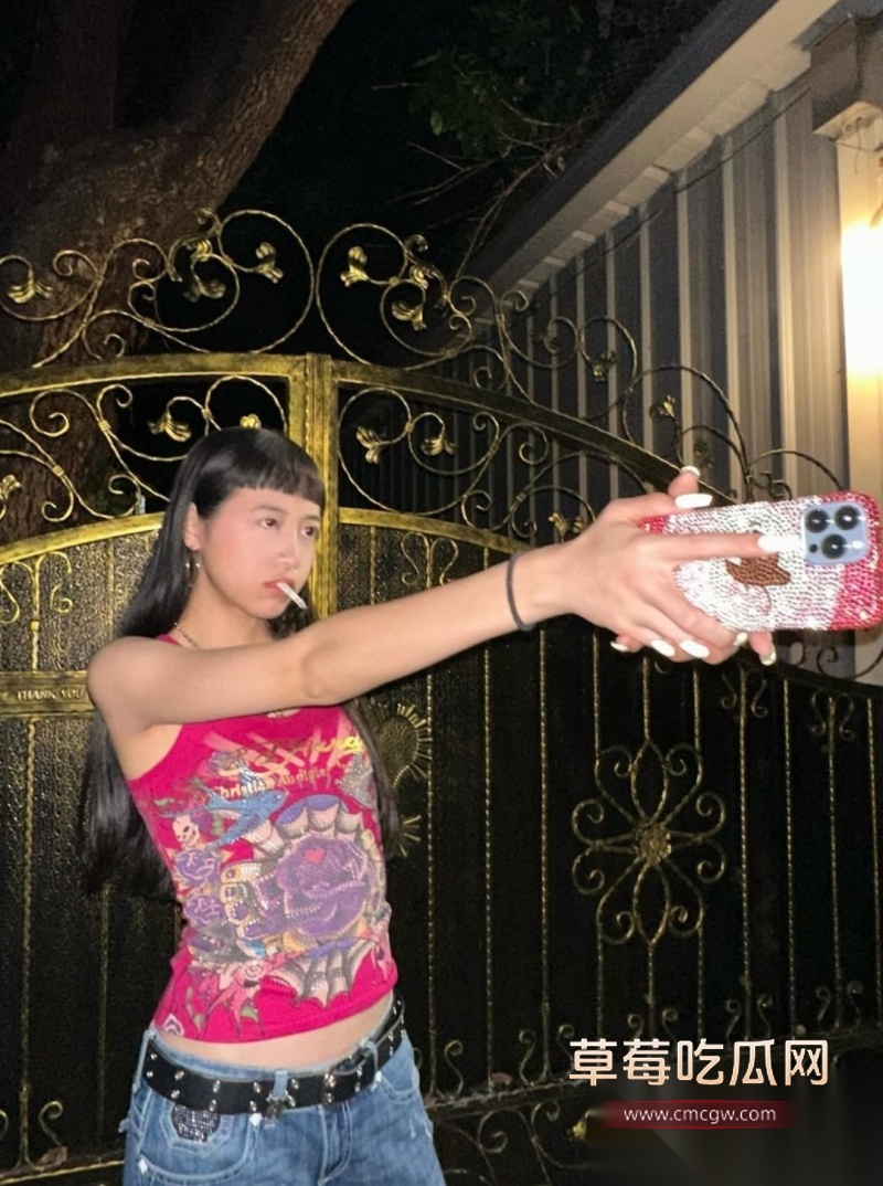 超漂亮齐刘海网美自拍给男友 2