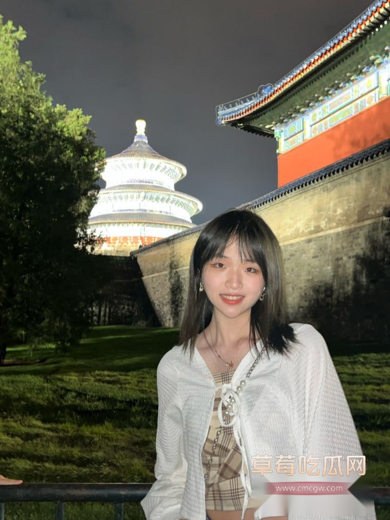 在校女大学生董明洁1 在校女大学生董明洁1