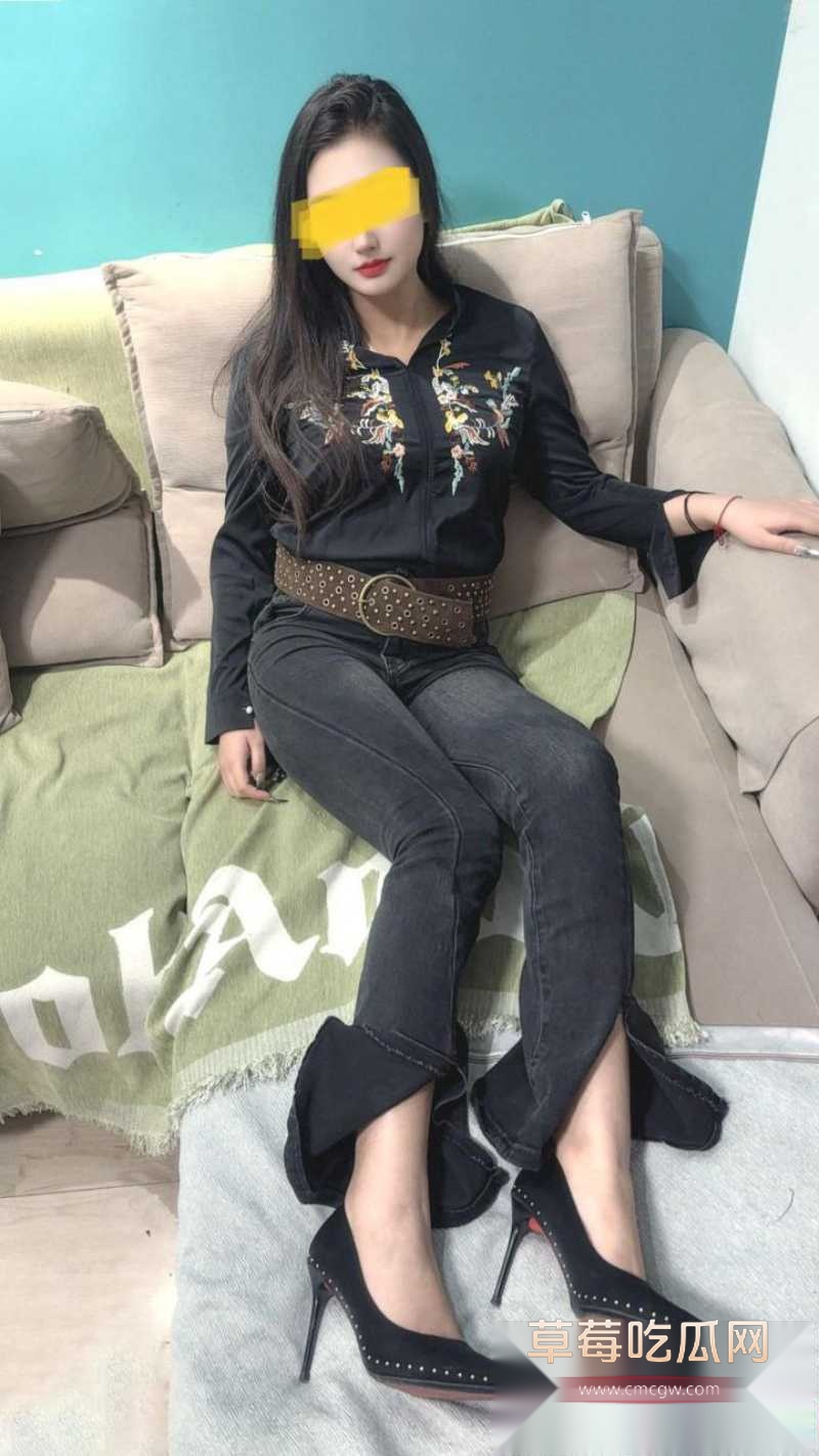 穿牛仔裤的高颜值顶级骚货 30 穿牛仔裤的高颜值顶级骚货 30