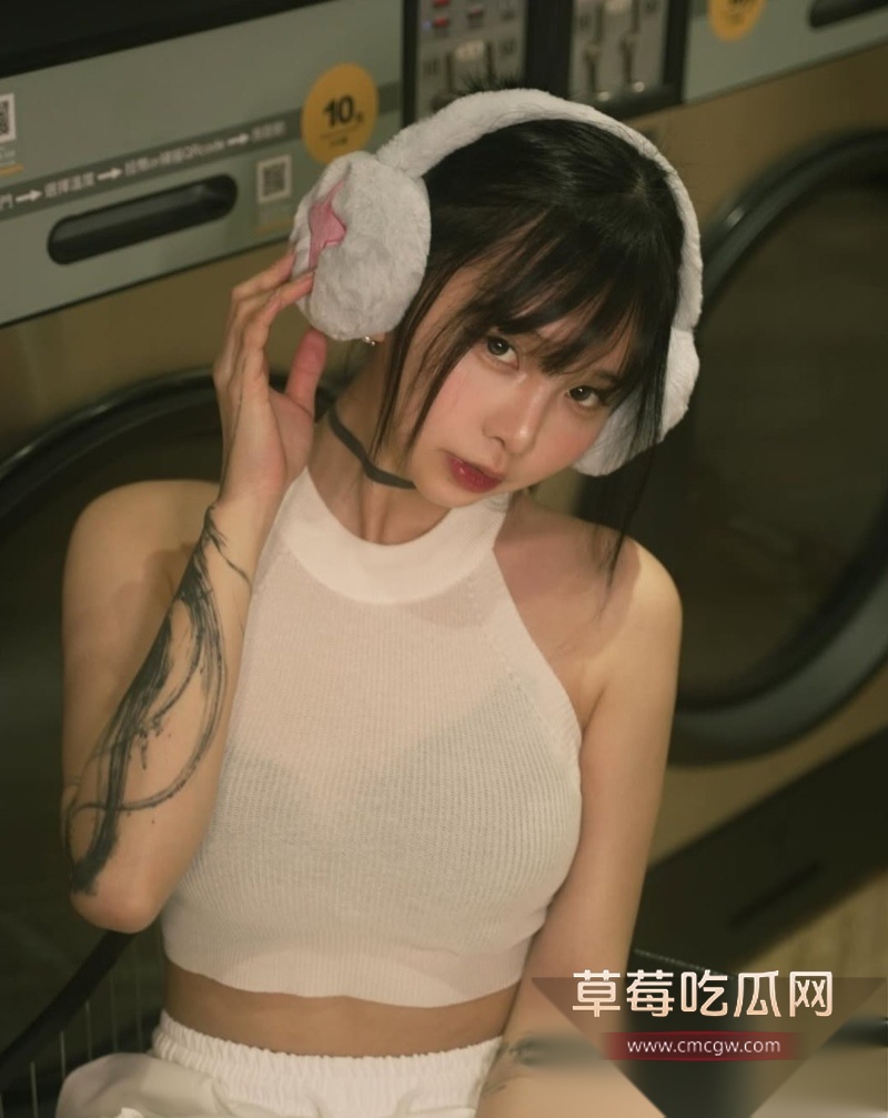 IG20万粉高颜巨乳模特ZAZZA 21