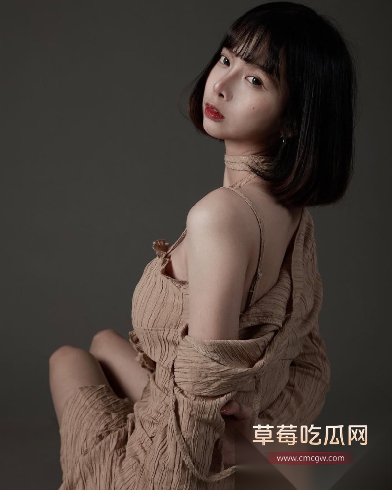 IG20万粉高颜巨乳模特ZAZZA 23