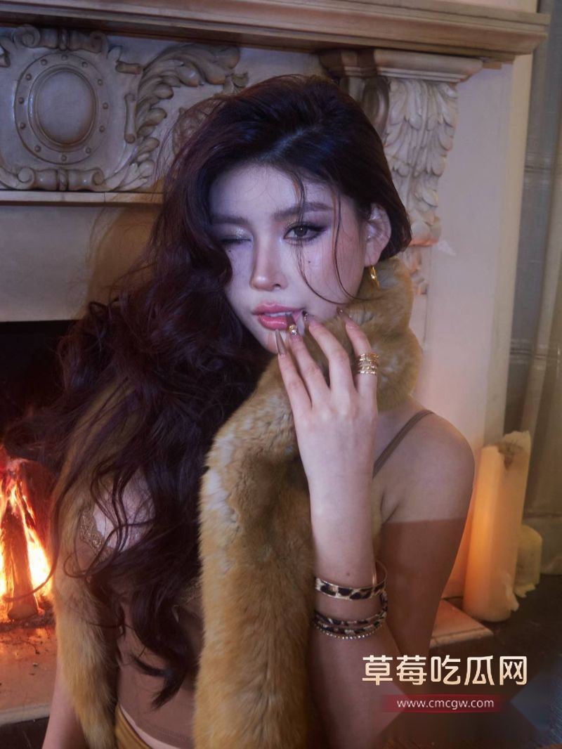 巨乳御姐炸裂聊天记录流出！1