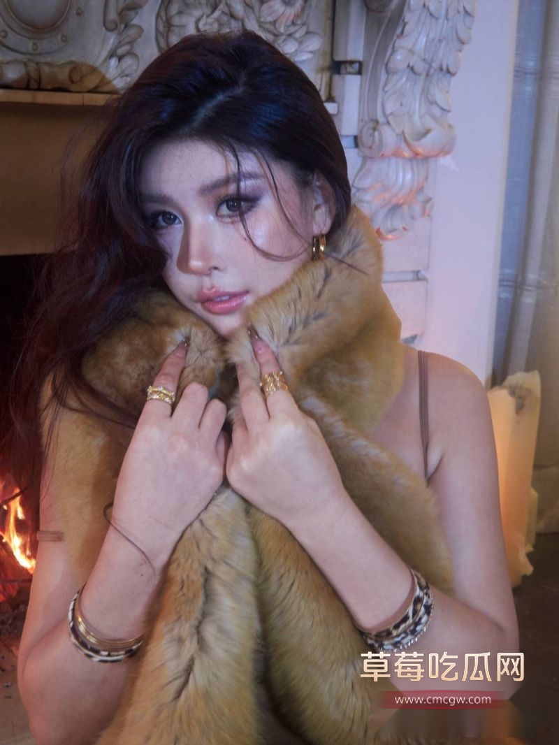 巨乳御姐炸裂聊天记录流出！2