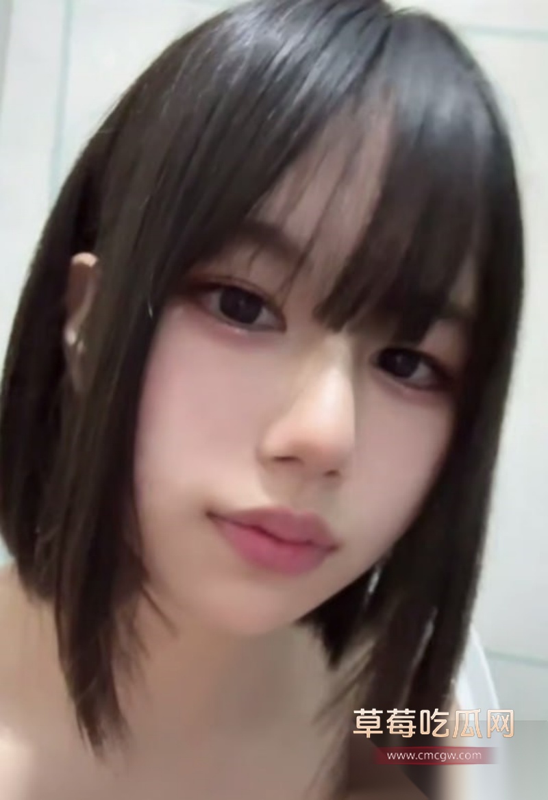 高颜值日本樱花妹洗澡抠逼  1