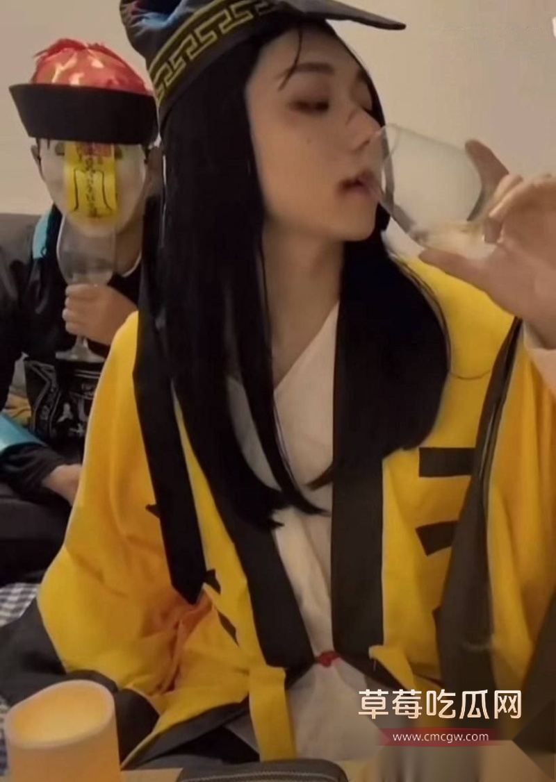 抖音老瓜又翻红 小麒cos崂山道士 11 抖音老瓜又翻红 小麒cos崂山道士 11