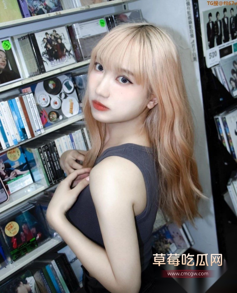 台湾ins网红艾莎被“经纪人”骗去做身材展示3