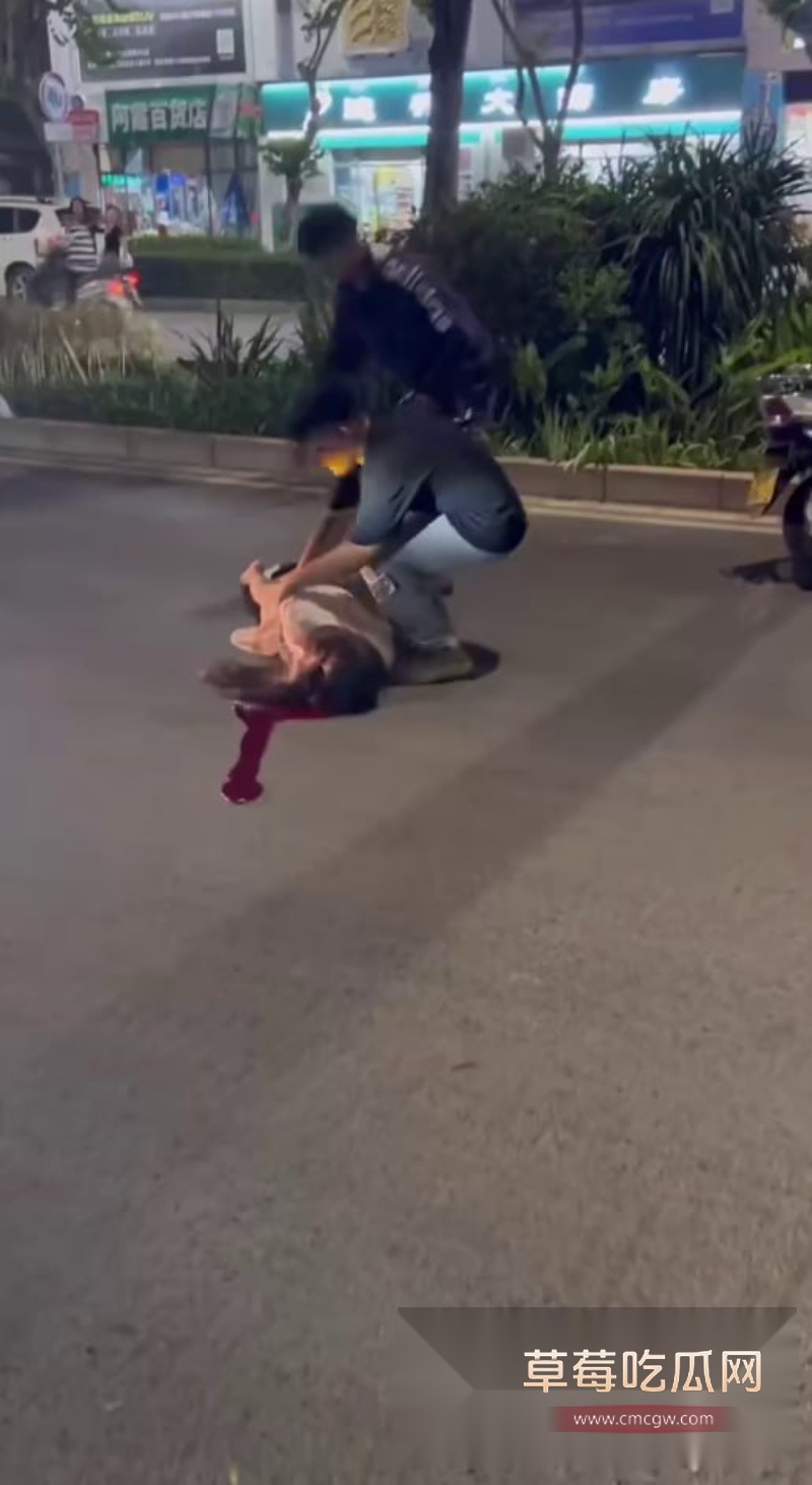 街头惊现鬼火少年撞人 1 街头惊现鬼火少年撞人 1