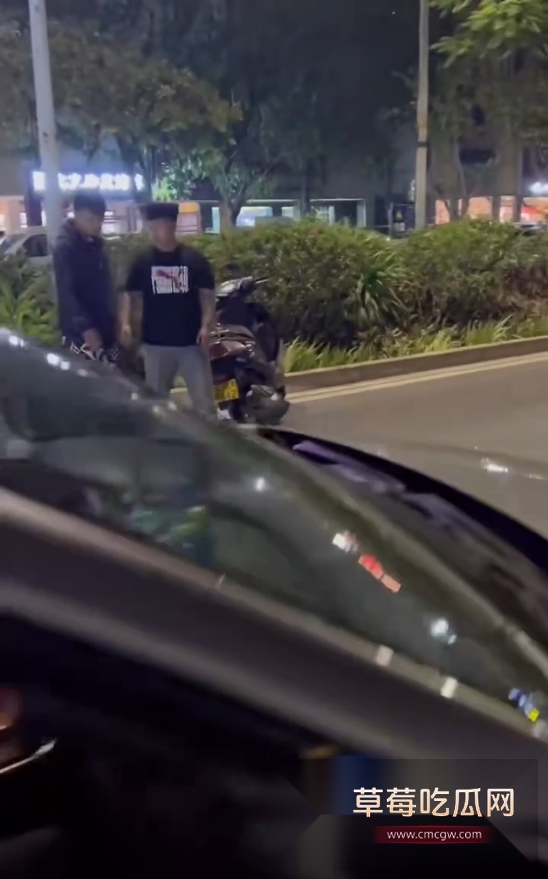 街头惊现鬼火少年撞人 2 街头惊现鬼火少年撞人 2