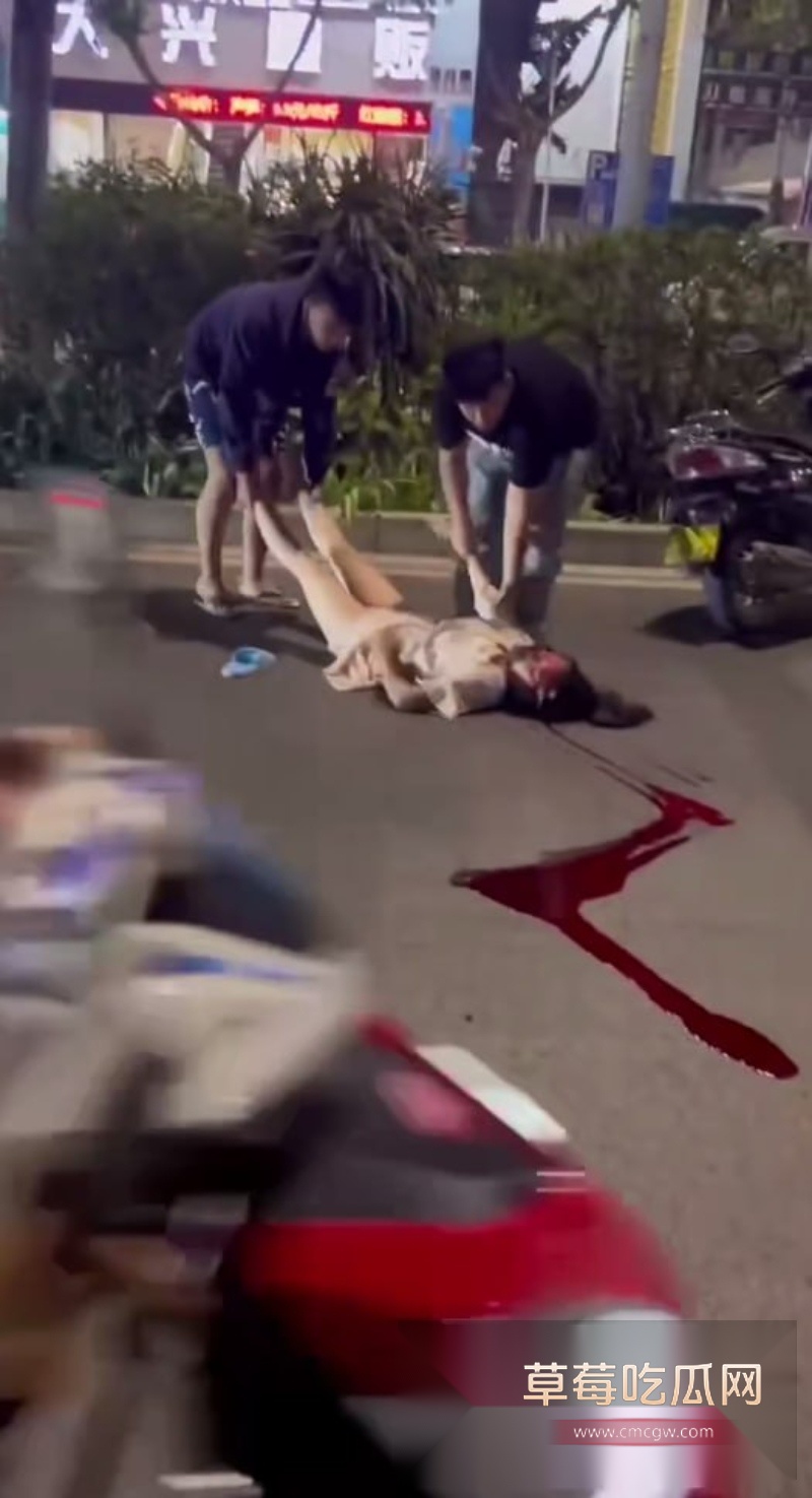 街头惊现鬼火少年撞人 4 街头惊现鬼火少年撞人 4