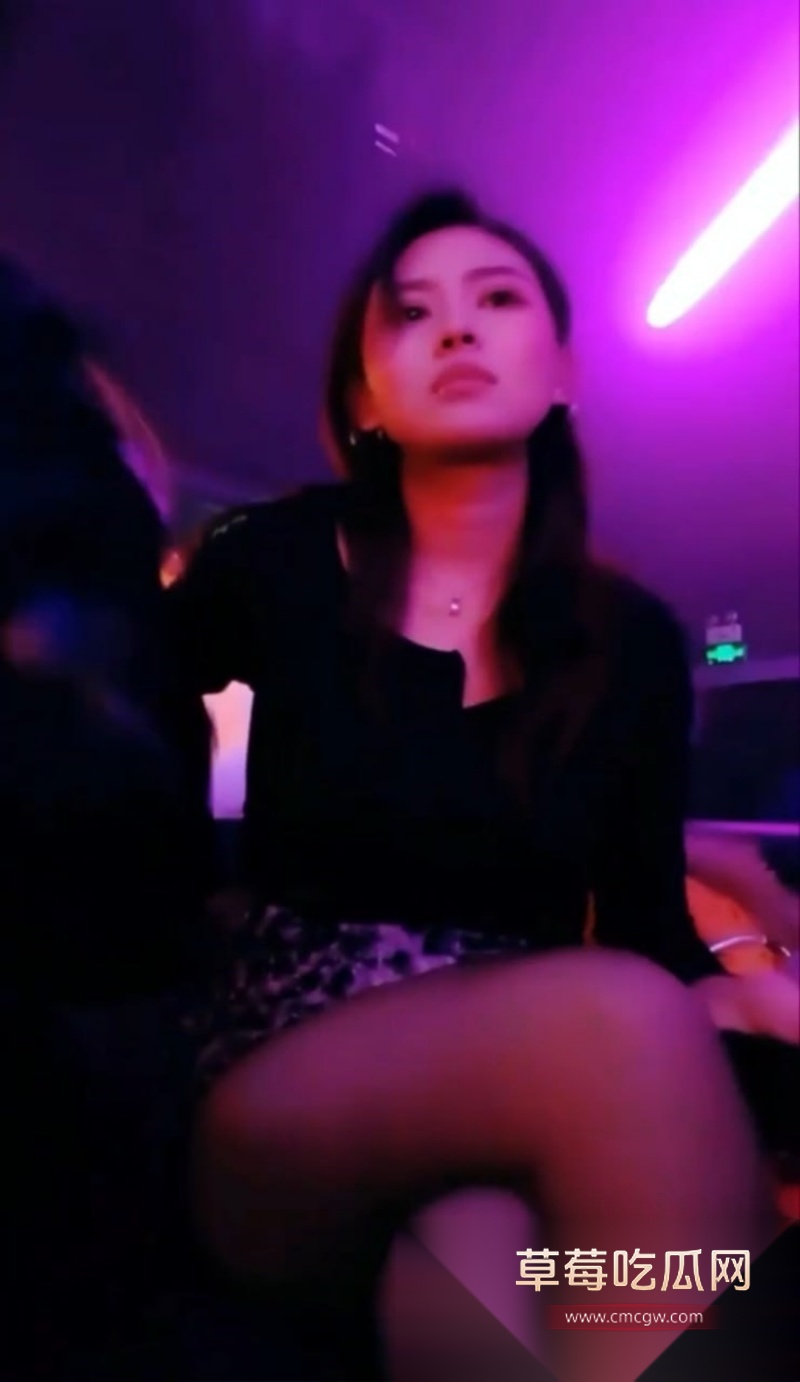 夜店女王 大啾啾 酒吧厕所私密流出 3 夜店女王 大啾啾 酒吧厕所私密流出 3