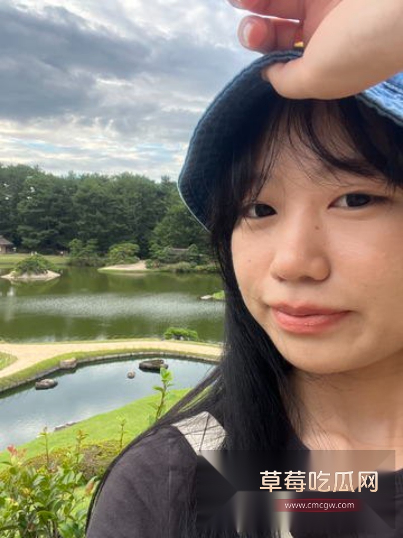 西安外国语大学王一冰女仆装 1 西安外国语大学王一冰女仆装 1