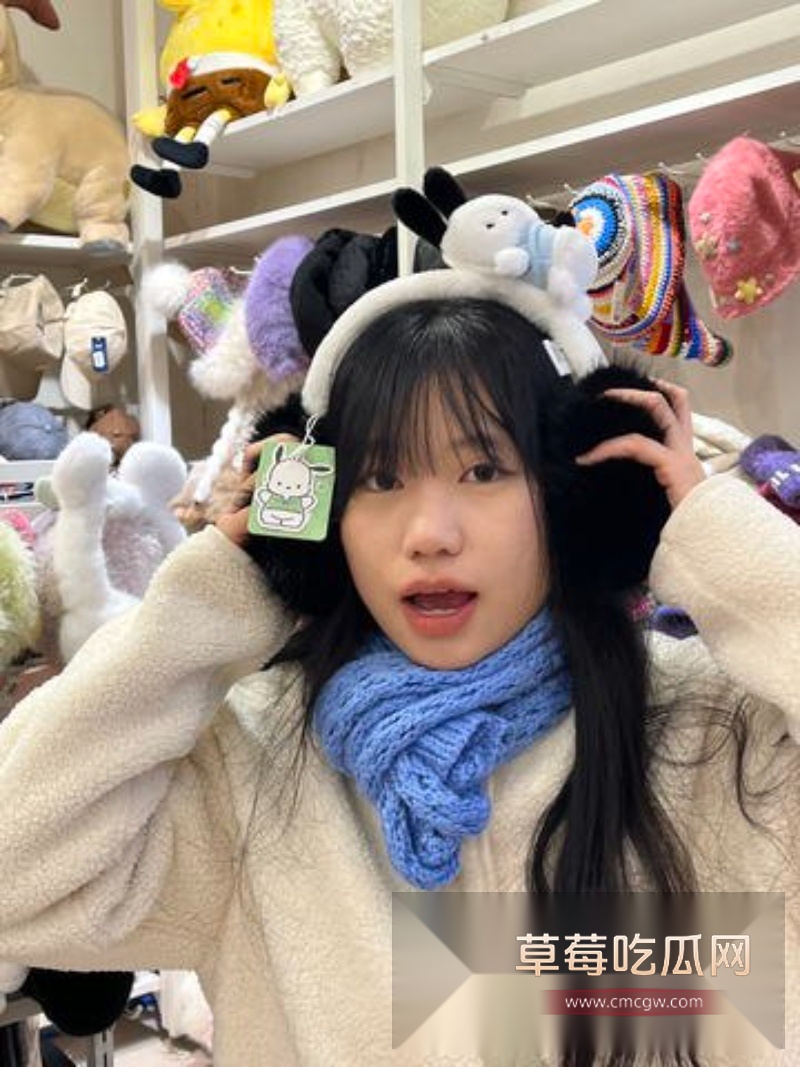 西安外国语大学王一冰女仆装 15 西安外国语大学王一冰女仆装 15