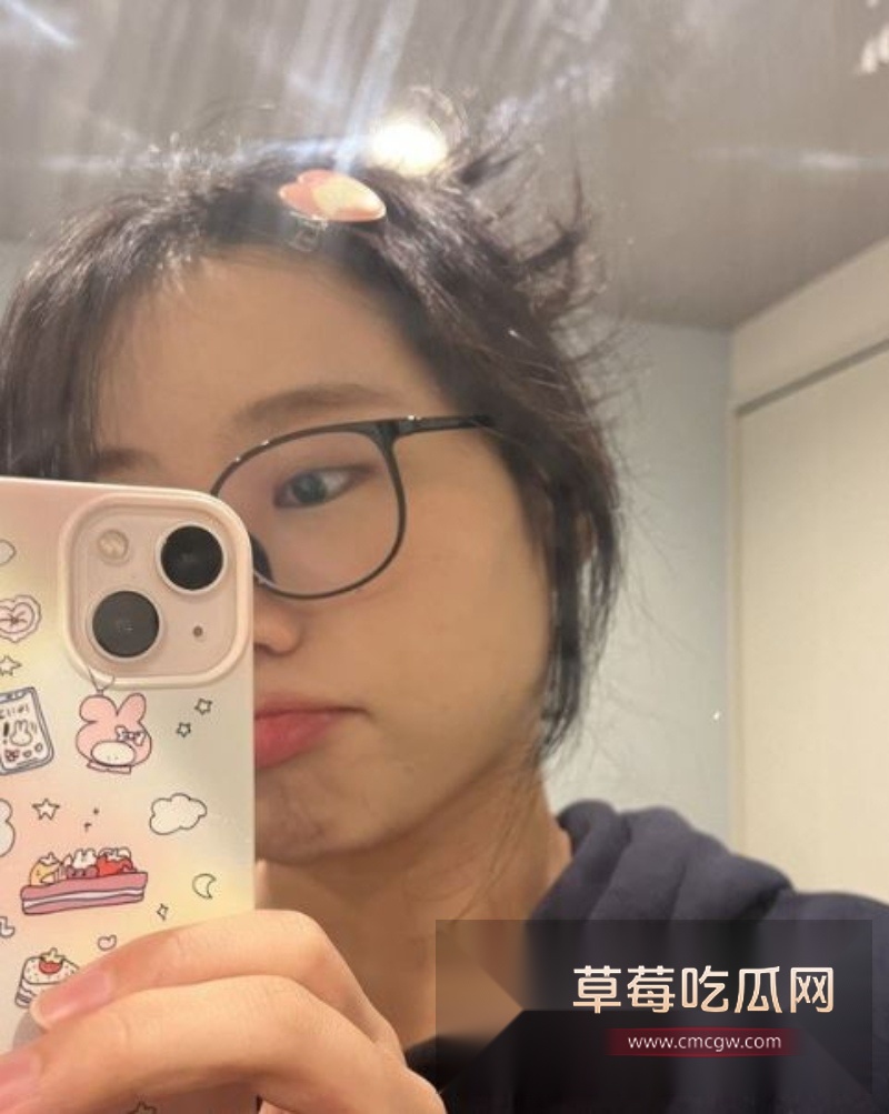 西安外国语大学王一冰女仆装 22 西安外国语大学王一冰女仆装 22