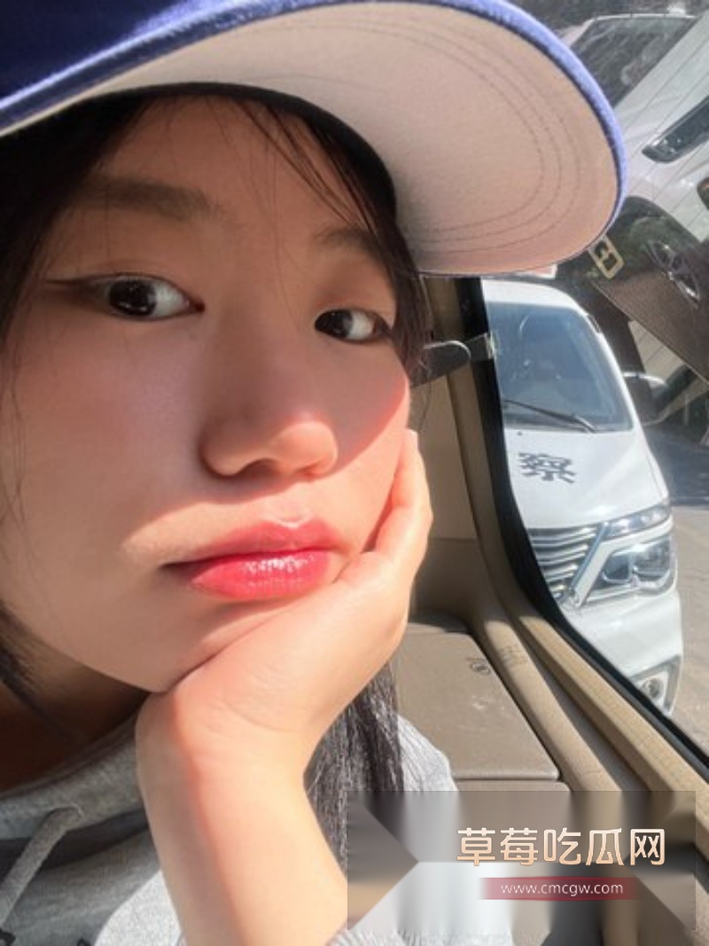 西安外国语大学王一冰女仆装 24 西安外国语大学王一冰女仆装 24